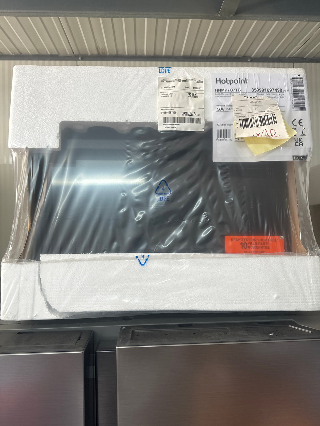 Hotpoint HNMP7O7TB