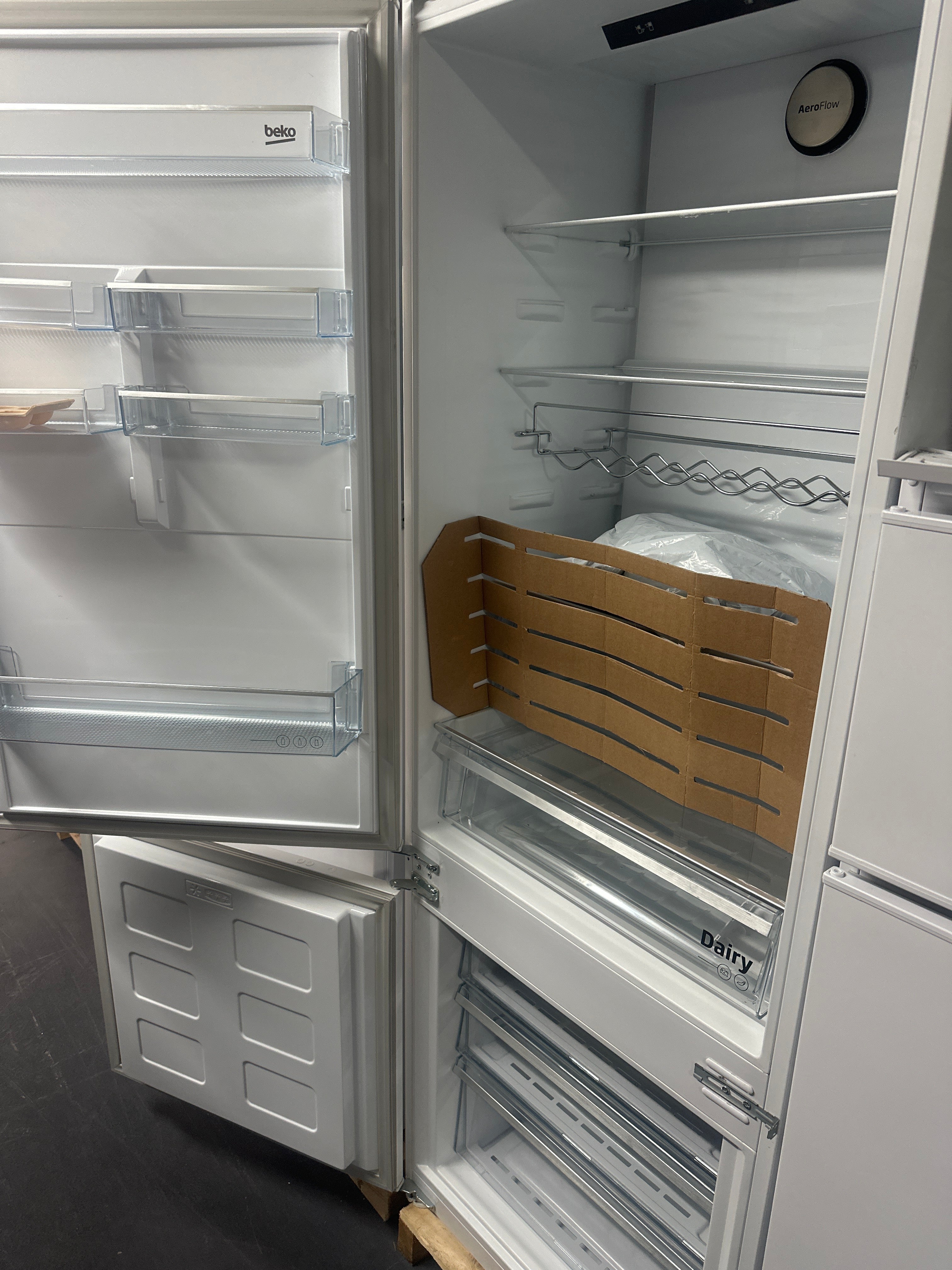 Frigorífico Combinado Beko BCSE400E40SN 400L Classe E