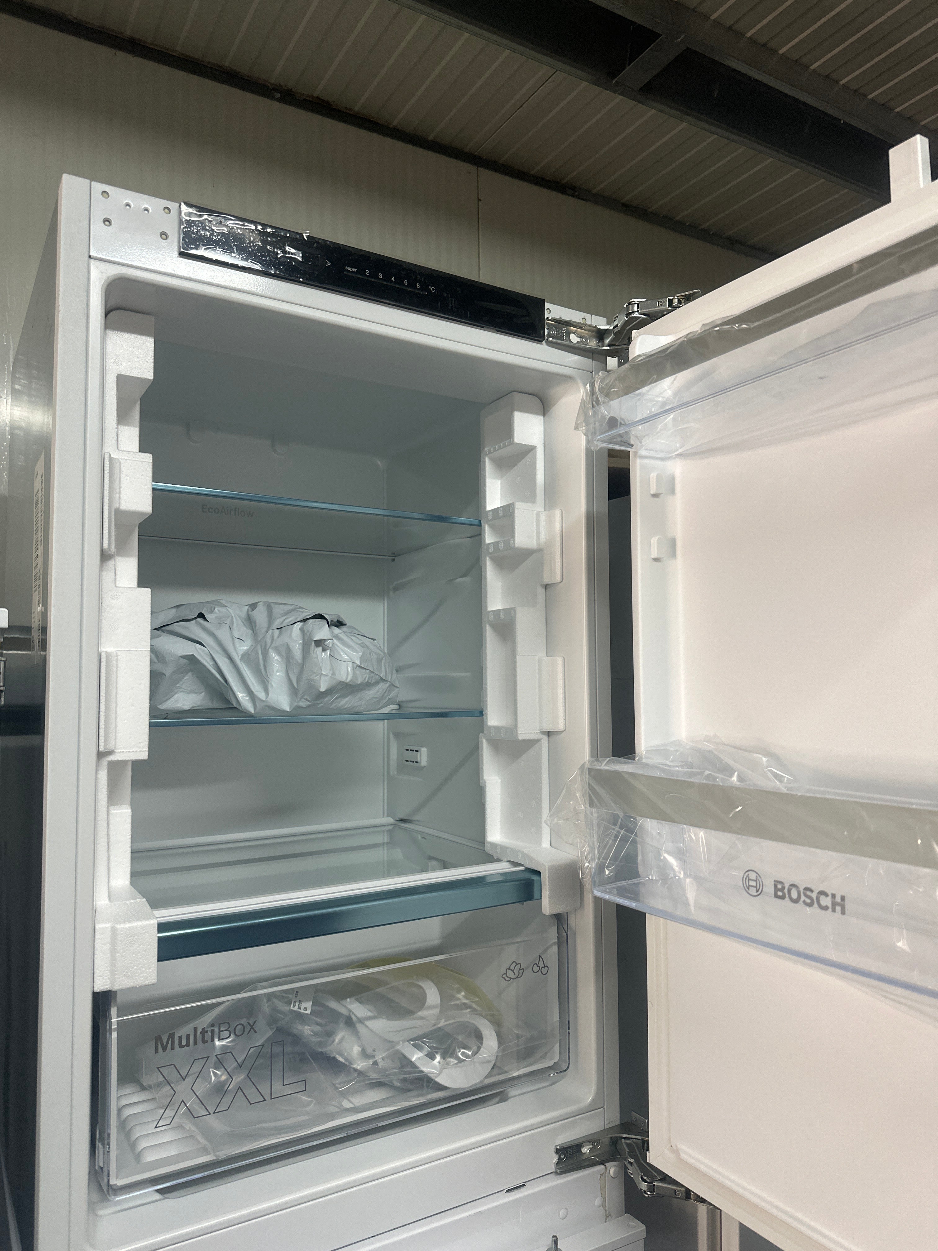 Frigorífico Encastrável Bosch KIR21VFE0O 136L